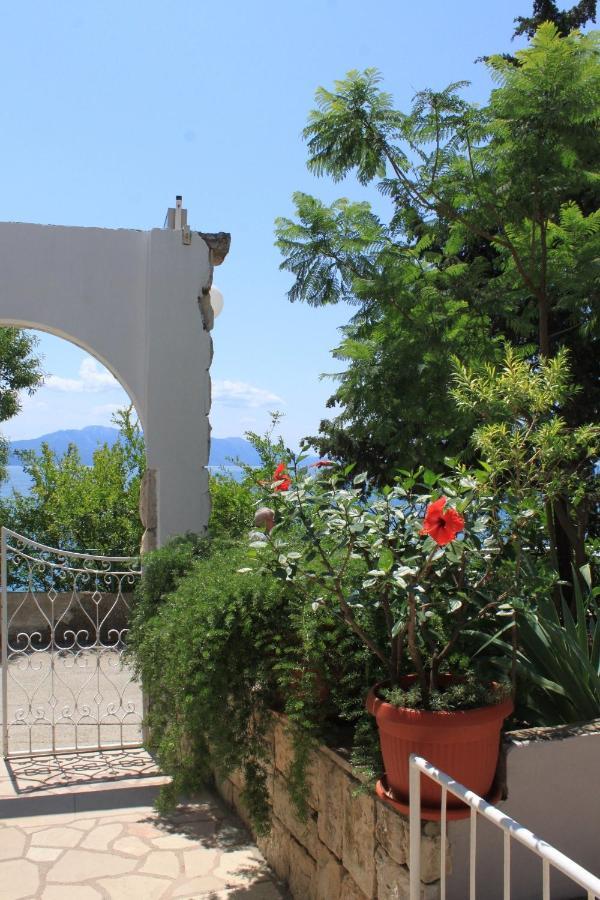 Apartments By The Sea Brist, Makarska - 505 Podaca Kültér fotó